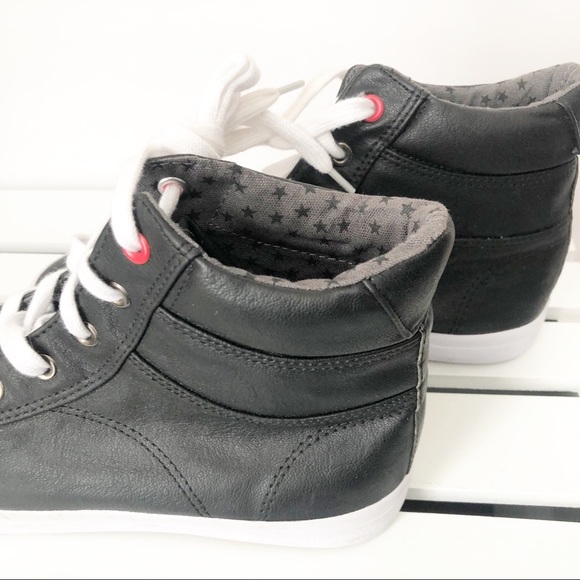 CAT & JACK black hi-tops sneakers STARS lining shoes SIZE Big boy 6 LIKE NEW - Picture 8 of 10